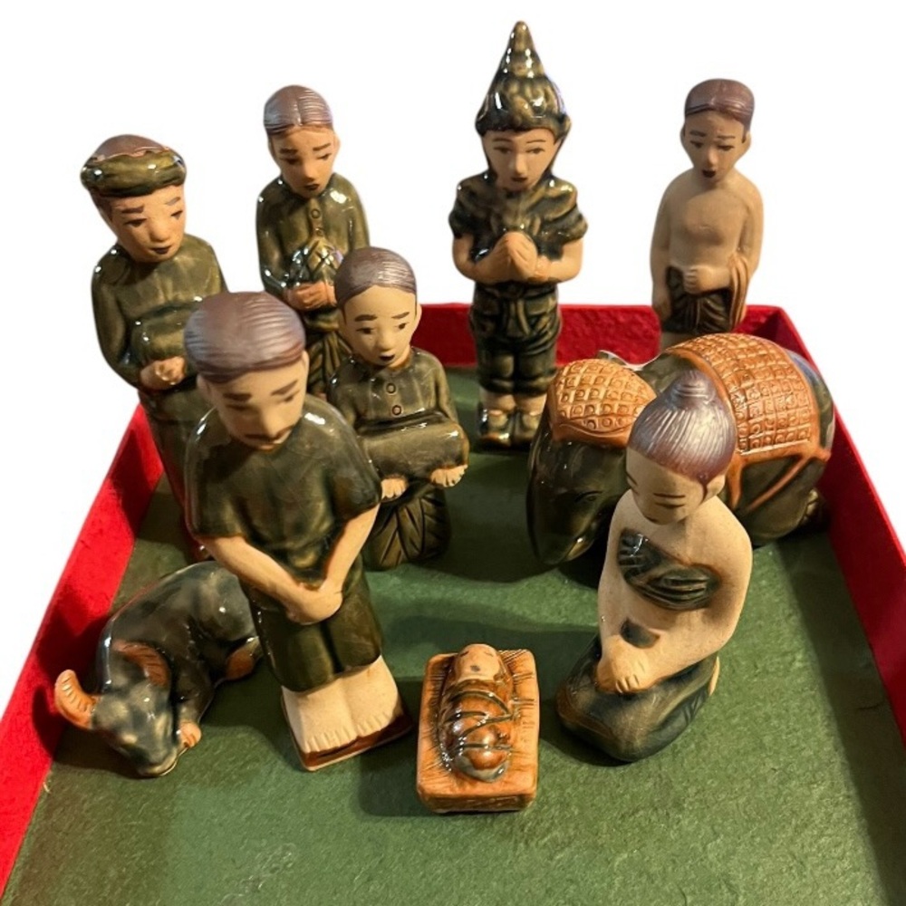 Vintage stoneware 10 piece nativity set with oxen and elephant Thailand felt box
